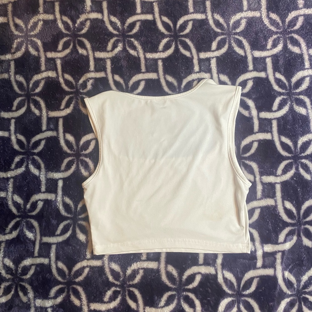 SHEIN White Crop Top with Black Lip Graphic - Picture 5 of 6